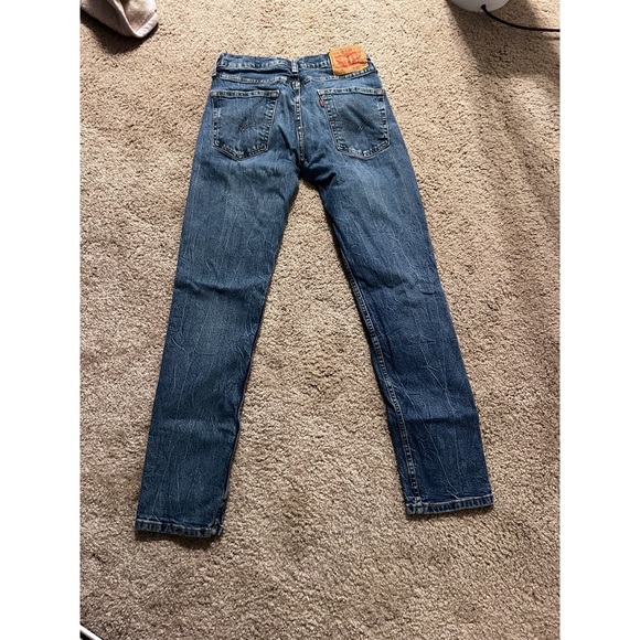 Distressed Levi Jeans - Picture 3 of 4